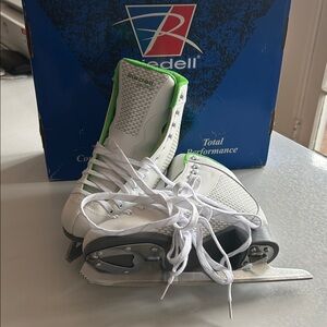 Riedell Sparkle white Figure Skates, size 6 (W size 6.5-7 med) NWOT